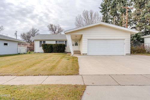 1218 N 22nd St, Bismarck, ND, 58501-2933 | Card Image