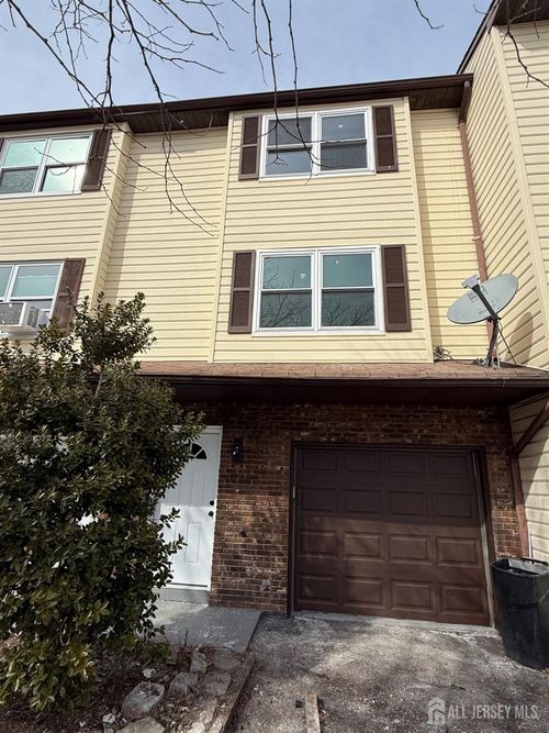 25 Essex St, Carteret, NJ, 07008-3359 | Card Image