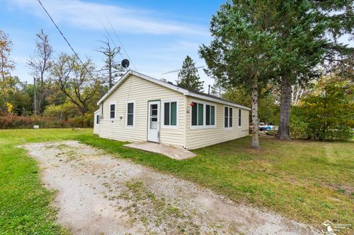 810 W 3rd St, Hillman, MI, 49746-9037 | Card Image