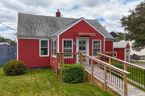 4 Sterling Rd, Kittery, ME, 03904-1425 | Card Image