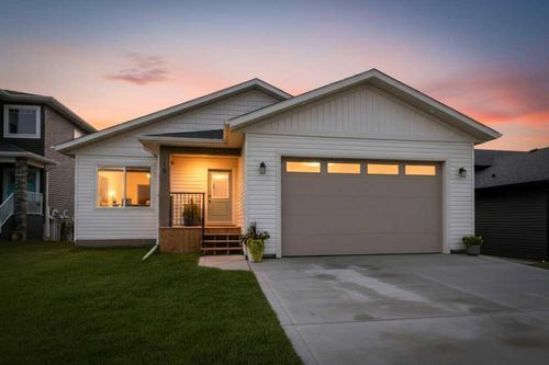 18 Fawn Meadows Dr, Delburne, AB, T0M | Card Image