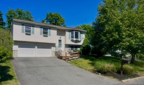 310 Aristotle Dr, Maybrook, NY, 12543-1143 | Card Image