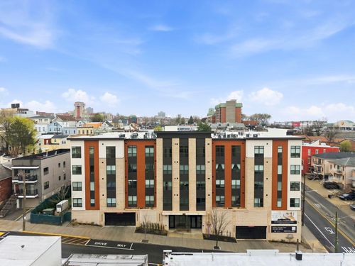 649 38th St, Union City, NJ, 07087-2518 | Card Image