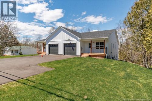 329 Hampton Rd, Quispamsis, NB, E2E4T1 | Card Image