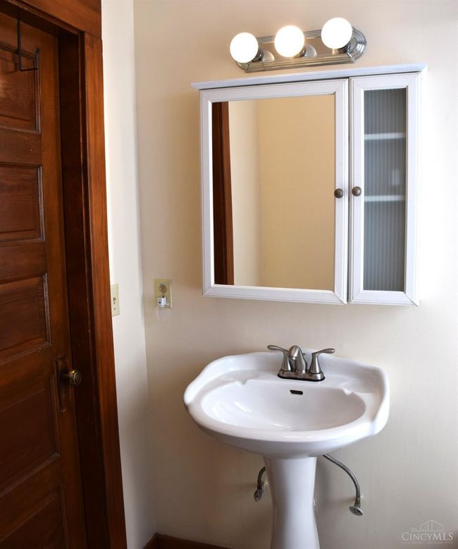 1013 Market St, House other with 2 bedrooms, 2 bathrooms and null parking in Reading OH | Image 6