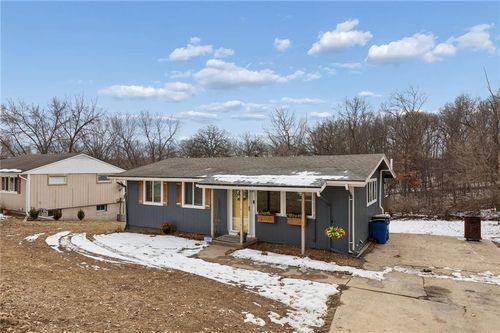 2507 Ne 37th Ter, Kansas City, MO, 64116-2556 | Card Image