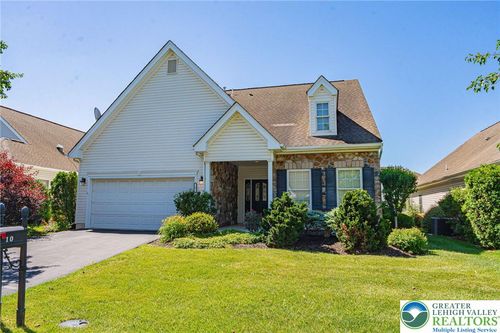 9 Devonshire Dr, Easton, PA, 18045-2189 | Card Image