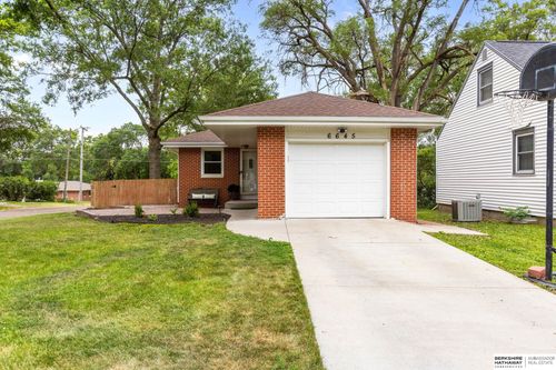 6645 Y Street, Lincoln, NE, 68505 | Card Image
