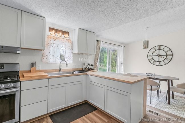 11945 N Jefferson Rd, Home with 3 bedrooms, 2 bathrooms and null parking in Madison IN | Image 12