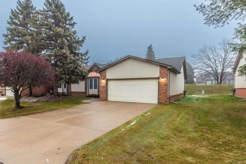 46828 Scotch Pine Ln, Macomb, MI, 48042-5376 | Card Image