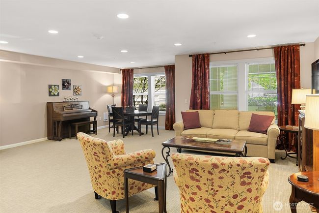 Rainier Building Common Room | Image 23