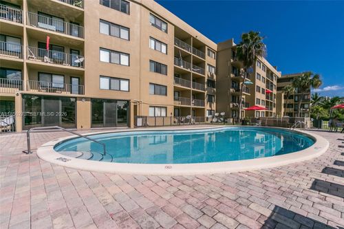 apt-514-301 Golden Isles Dr, Hallandale Beach, FL, 33009-5873 | Card Image