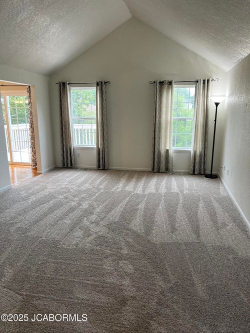 3721 Scarborough Way, Jefferson City, MO, 65109-5332 | Card Image