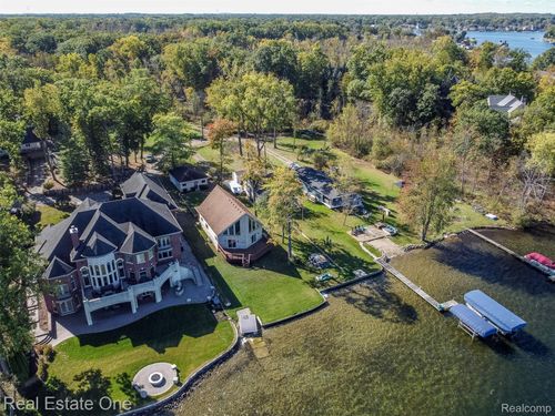 782 Appalachi St, Commerce Township, MI, 48390-1010 | Card Image