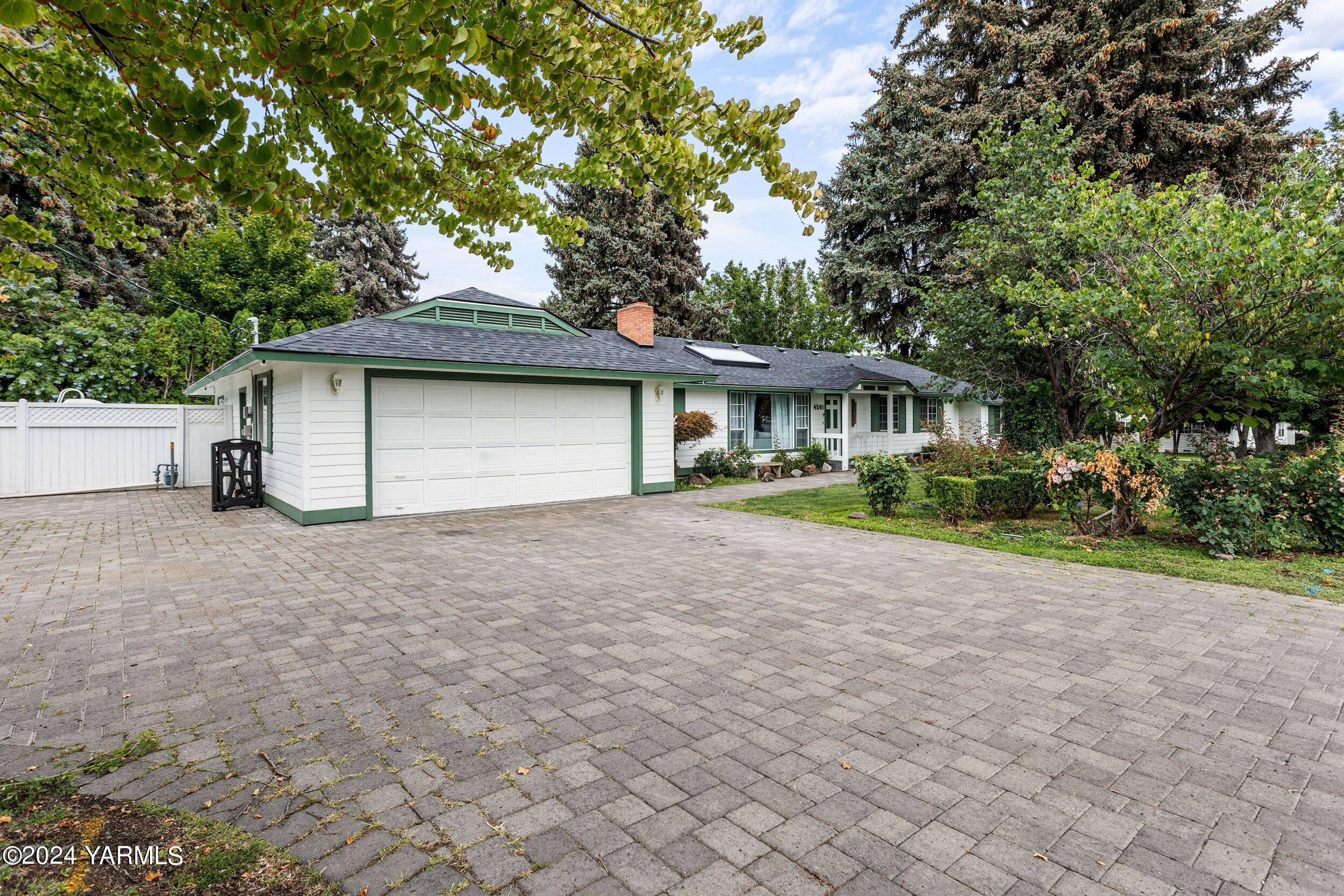 Douglas Dr, Yakima, WA 98908
