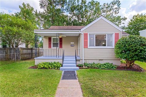 1057 Lindale Ln, NORFOLK, VA, 23503-3933 | Card Image