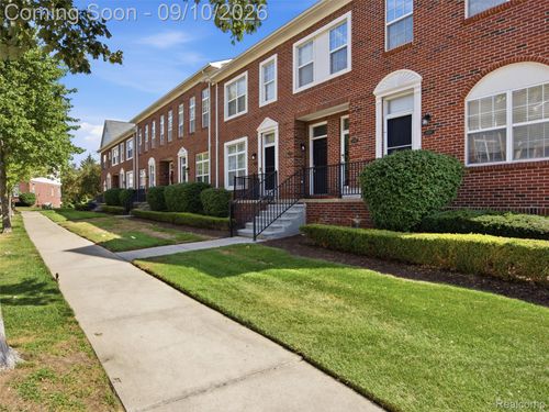 14579 Vauxhall Dr, Sterling Heights, MI, 48313-2740 | Card Image