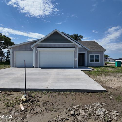 700 Koenig Dr, Bismarck, ND, 58504-2202 | Card Image
