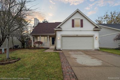 341 Lake Meadow Drive, Home with 3 bedrooms, 3 bathrooms and null parking in Waterford Twp MI | Image 1