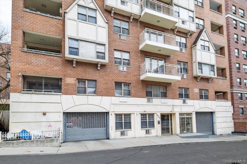 6f-8375 117th St, Richmond Hill, NY, 11418-1428 | Card Image