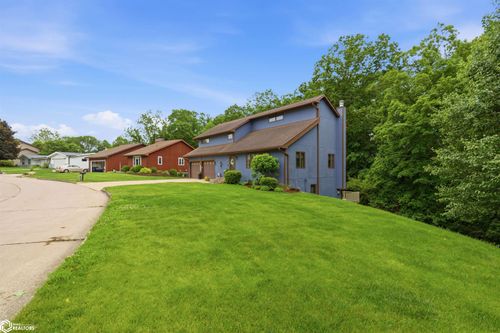 2811 Shamrock Dr, Burlington, IA, 52601-2318 | Card Image