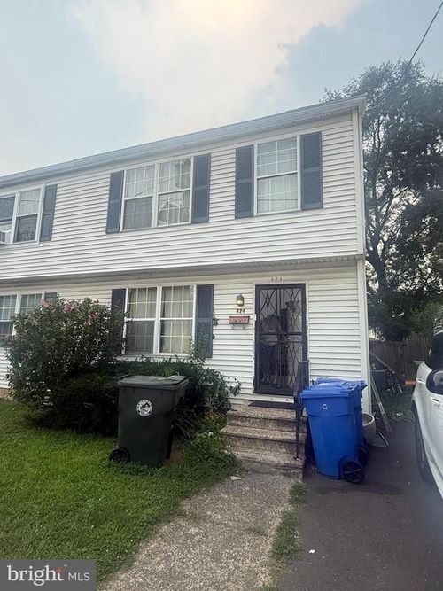 424 Saint Mary St, BURLINGTON, NJ, 08016-1845 | Card Image