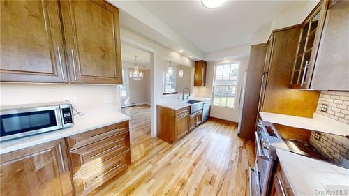 108 Highland Ave, Monroe, NY, 10950-1117 | Card Image