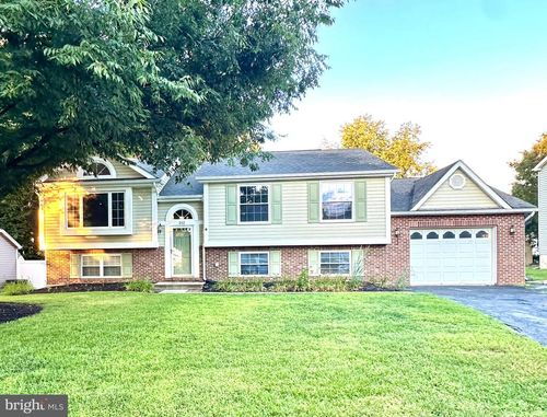 212 Sandstone Dr, WALKERSVILLE, MD, 21793-9146 | Card Image