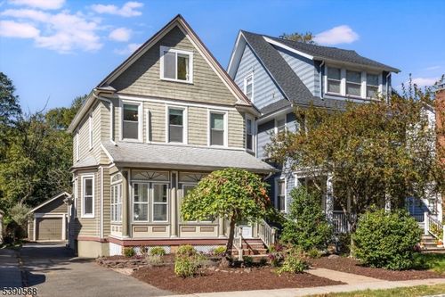 196 Thomas St, Glen Ridge, NJ, 07028-2215 | Card Image