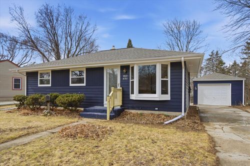W60N761 Jefferson Avenue, Cedarburg, WI, 53012 | Card Image