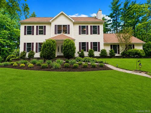 30 Whitney Dr, Woodstock, NY, 12498-1934 | Card Image