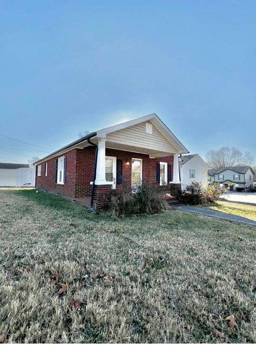 803 Cumberland Dr, Clarksville, TN, 37040-4029 | Card Image