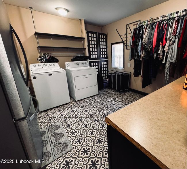 HuGE laundry room! | Image 10