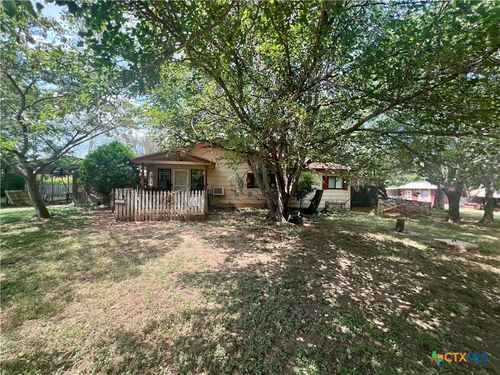 588 Bob Moritz Dr, Fredericksburg, TX, 78624-3033 | Card Image