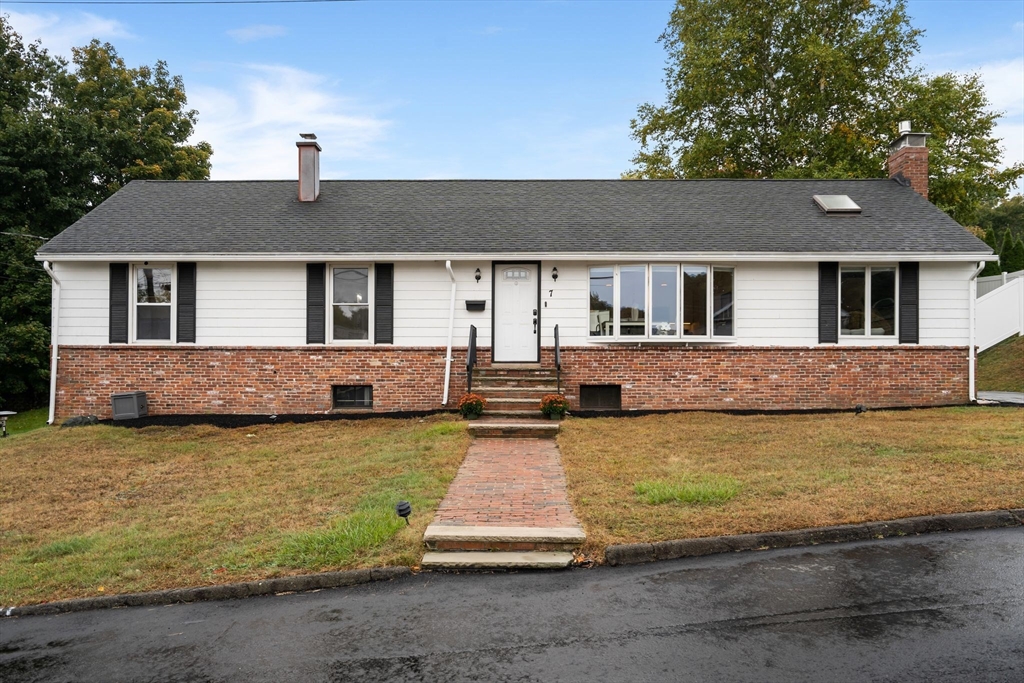 Melba Ln, Stoneham, MA 02180