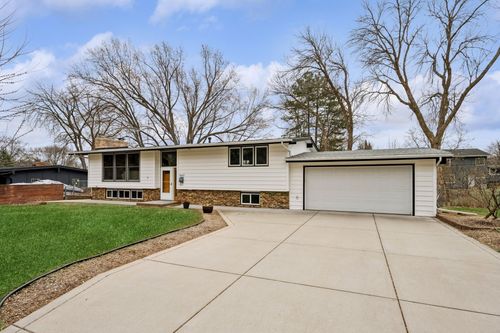 8045 Wynnwood Rd, Golden Valley, MN, 55427-3461 | Card Image