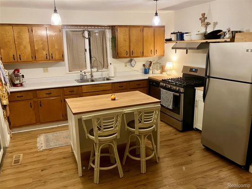 41 Charles St, Hillsdale, MI, 49242-2054 | Card Image