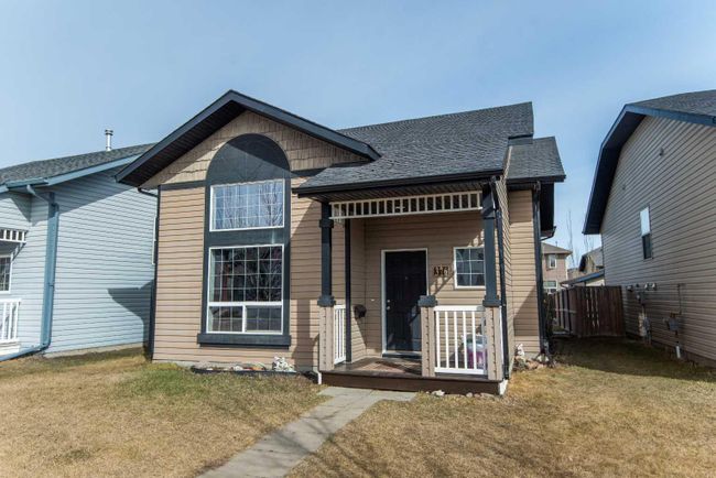 376 Lancaster Drive, Home with 3 bedrooms, 2 bathrooms and 2 parking in Red Deer AB | Image 2