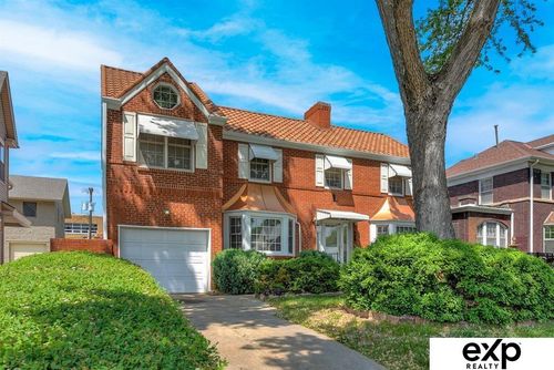 3862 California St, Omaha, NE, 68131-1807 | Card Image