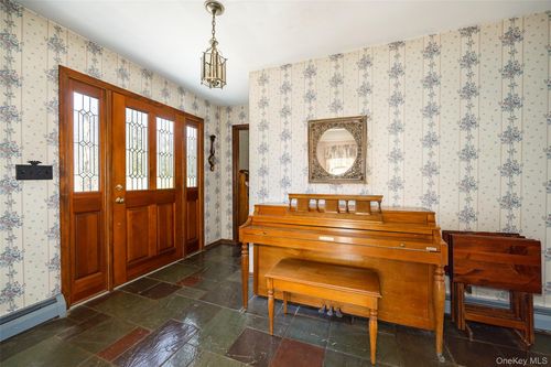 4 Mcallister Dr, Pleasant Valley, NY, 12569-7854 | Card Image