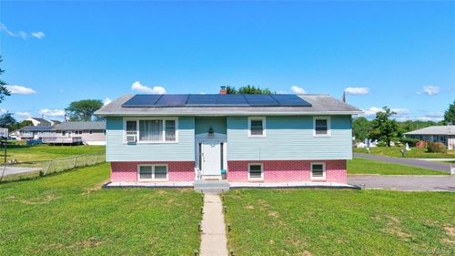 1 Polly Kay Dr, Middletown, NY, 10940-2913 | Card Image