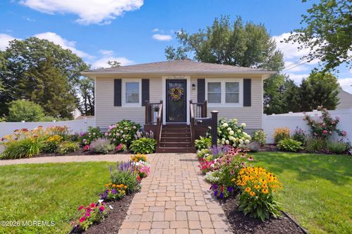 100 Hudson Ave, Hazlet Township, NJ, 07734-3264 | Card Image