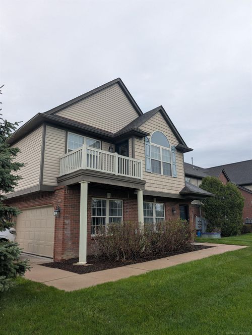 32974 Redstone Dr, New Baltimore, MI, 48047-4589 | Card Image