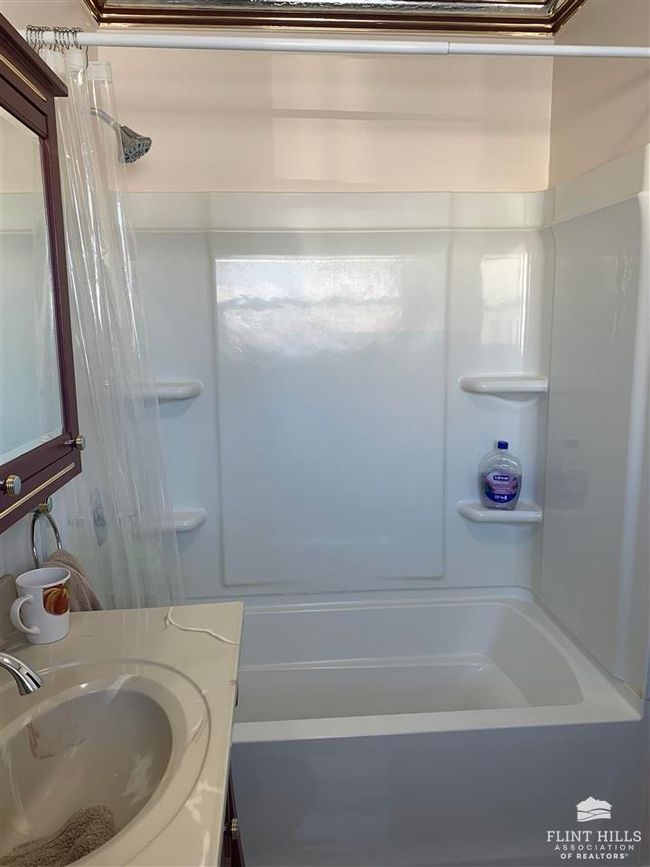 708 S Cedar St, House other with 3 bedrooms, 3 bathrooms and null parking in Abilene KS | Image 14