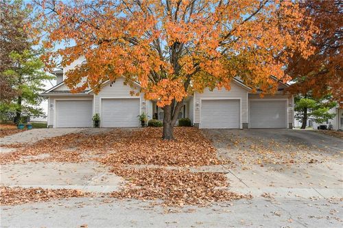 1327 Se Broadway Cir, Lees Summit, MO, 64081-3294 | Card Image