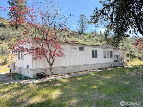 31884 Phillips Ln E, Davenport, WA, 99122-9326 | Card Image