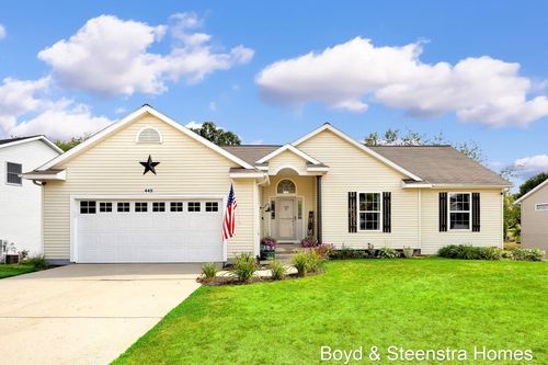 442 Shaw Estates Dr Ne, Rockford, MI, 49341-9795 | Card Image