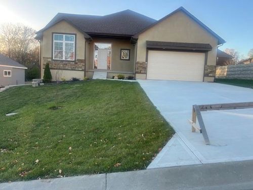 7402 Palmer Ave, Kansas City, MO, 64133 | Card Image