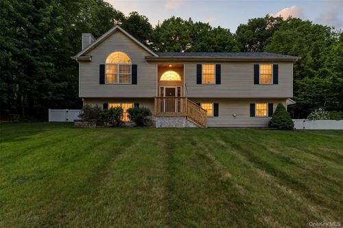 101 Hansburg Rd, Pine Bush, NY, 12566-5010 | Card Image