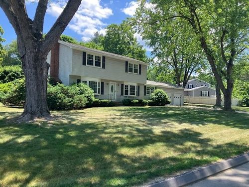 18 Vieckis Dr, Nashua, NH, 03062-2352 | Card Image